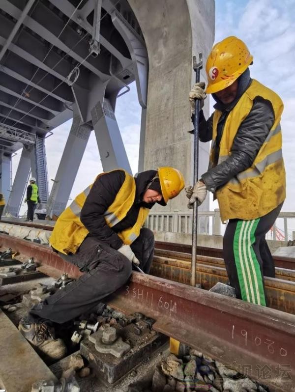 �ߺ���������